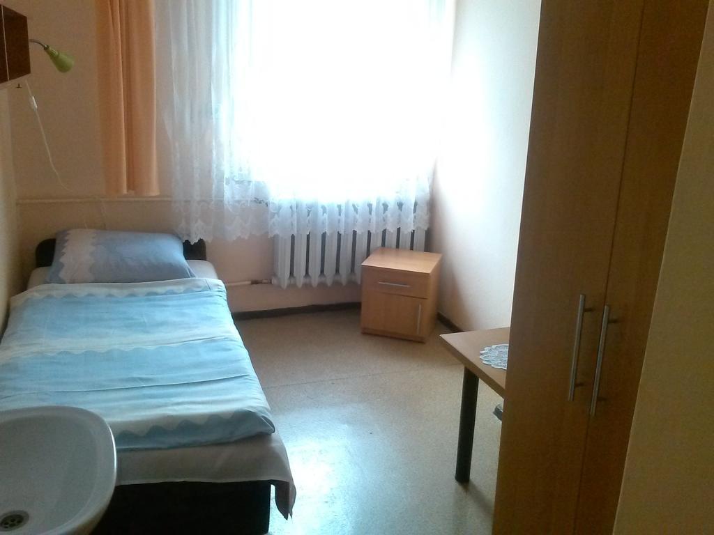 Pod Zielonym Kogutem Hostel Duszniki Zdroj Bilik gambar