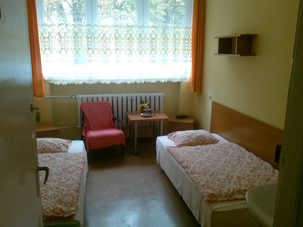 Pod Zielonym Kogutem Hostel Duszniki Zdroj Bilik gambar