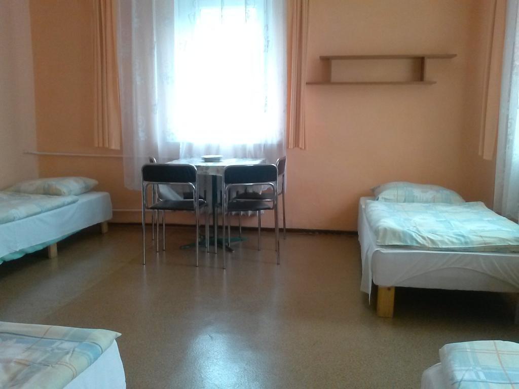 Pod Zielonym Kogutem Hostel Duszniki Zdroj Bilik gambar