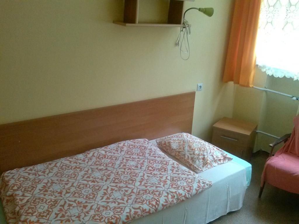Pod Zielonym Kogutem Hostel Duszniki Zdroj Bilik gambar